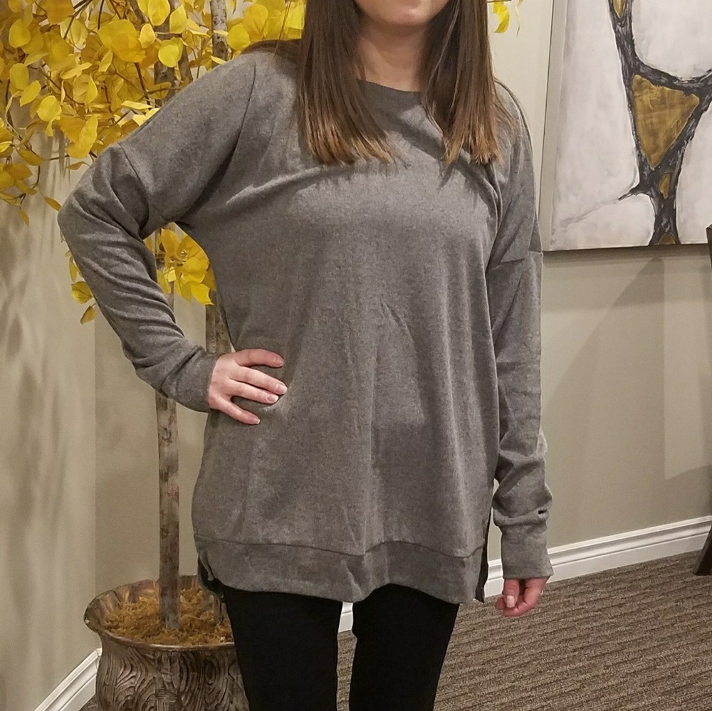 NWT Women's Side Split Crew Neck Pullover - Picture 2 of 8